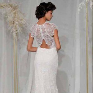 Amsale Nouvelle Jean Wedding Gown, Size 12, Street Size 4